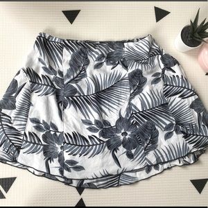 Boho flowy floral mini skirt with elastic waist xs
